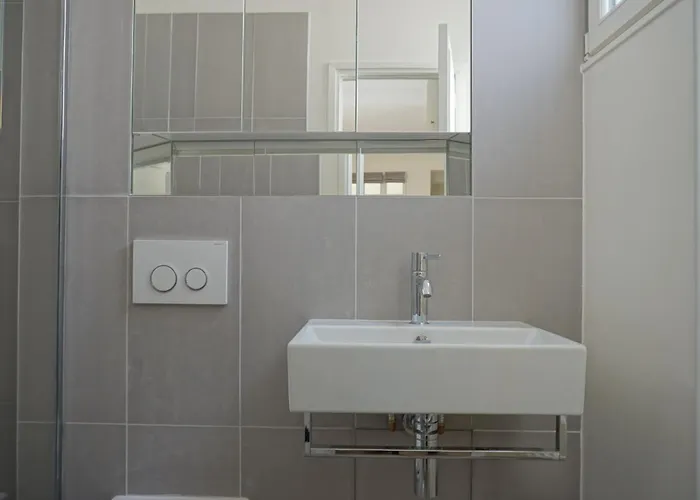 Rue Chateaubriand - 8 Apartment Paris