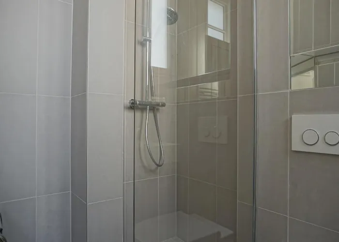 Rue Chateaubriand - 8 Apartment