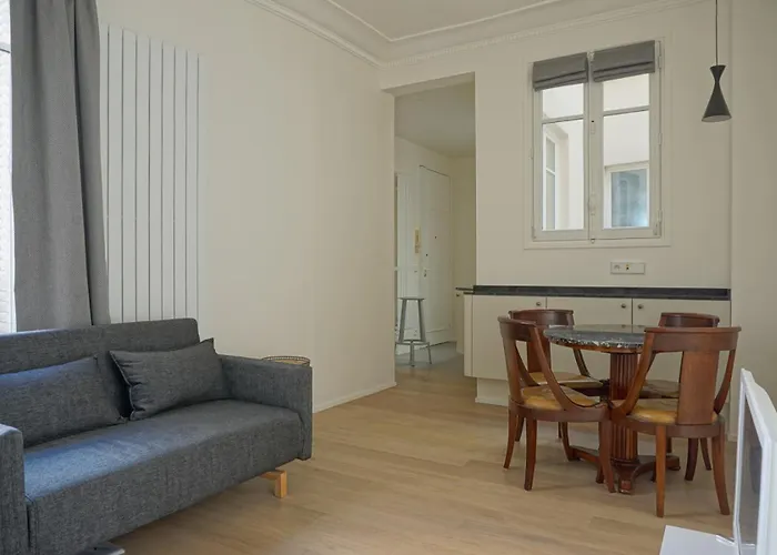 Rue Chateaubriand - 8 Apartment *