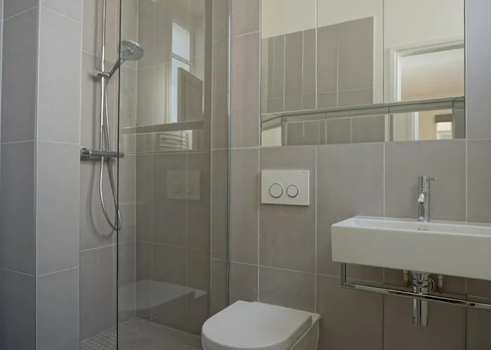 Rue Chateaubriand - 8 Apartment Paris